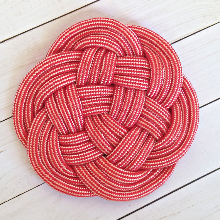 Rouge et blanc, ligné
