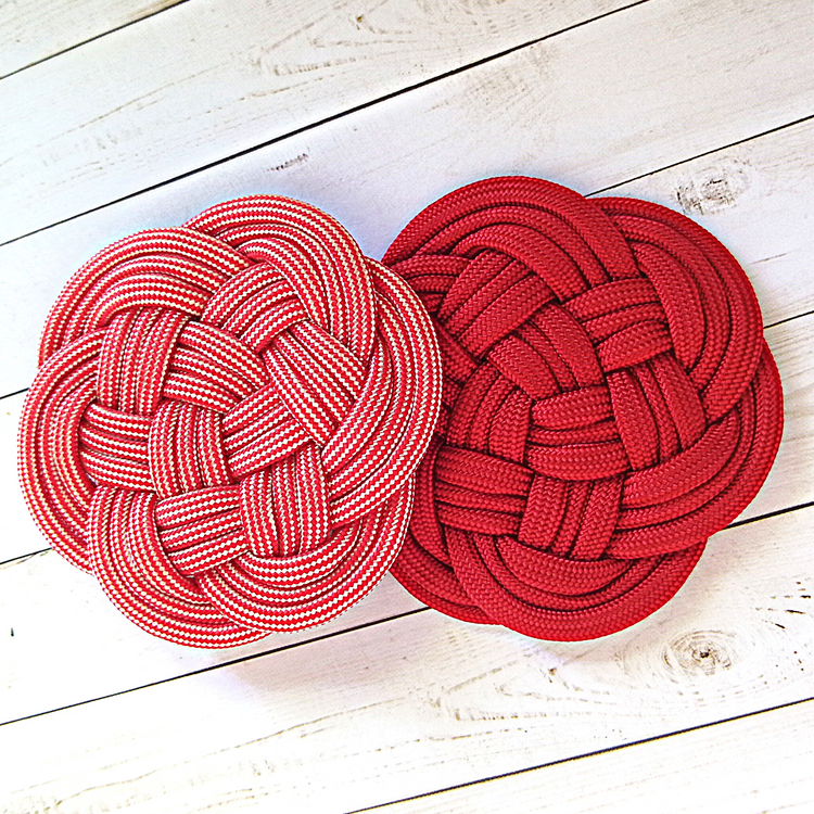 Rouge, et rouge et blanc ligné