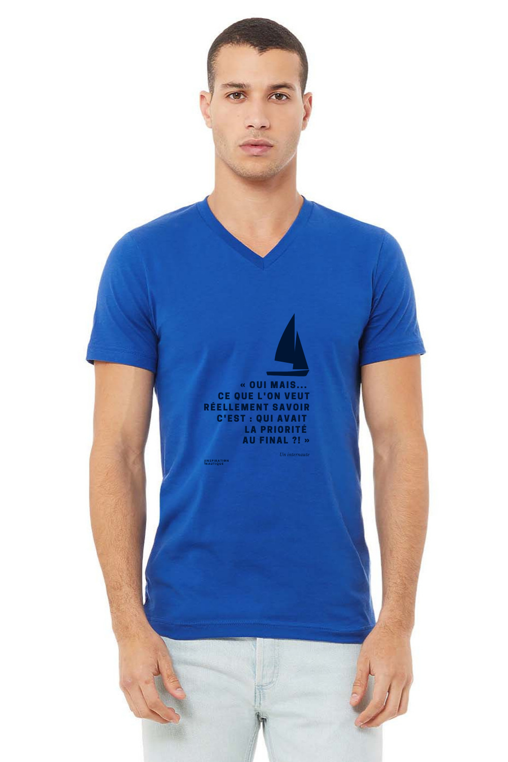 T-shirt unisexe col en V - Qui avait la priorité ? (voilier) - Visuel marine