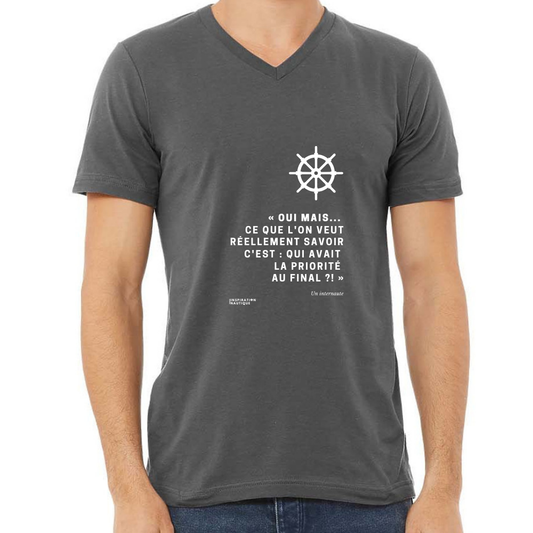 T-shirt unisexe col en V - Qui avait la priorité ? (roue) - Visuel blanc