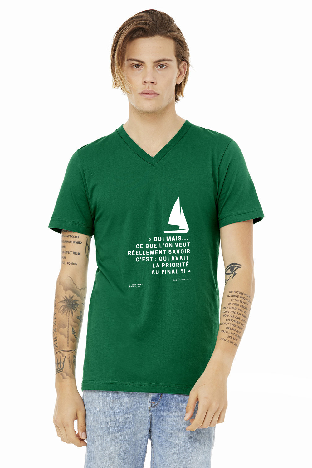 T-shirt unisexe col en V - Qui avait la priorité ? (voilier) - Visuel blanc