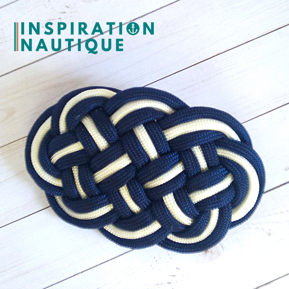 Barrette au style marin composée d'une baderne en paracorde 550, Marine et blanche