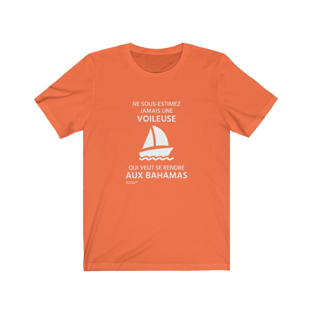 T-shirt unisexe : Ne sous-estimez jamais une voileuse qui veut se rendre aux Bahamas - Visuel blanc