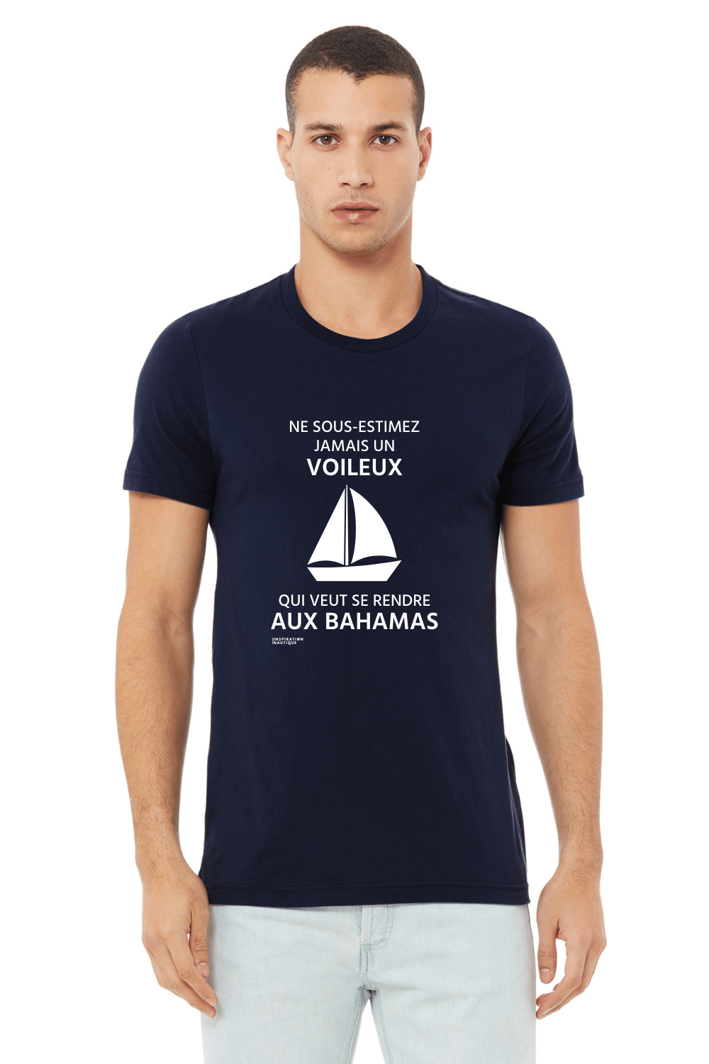 T-shirt unisexe col rond - Ne sous-estimez jamais un voileux qui veut se rendre aux Bahamas - Visuel blanc