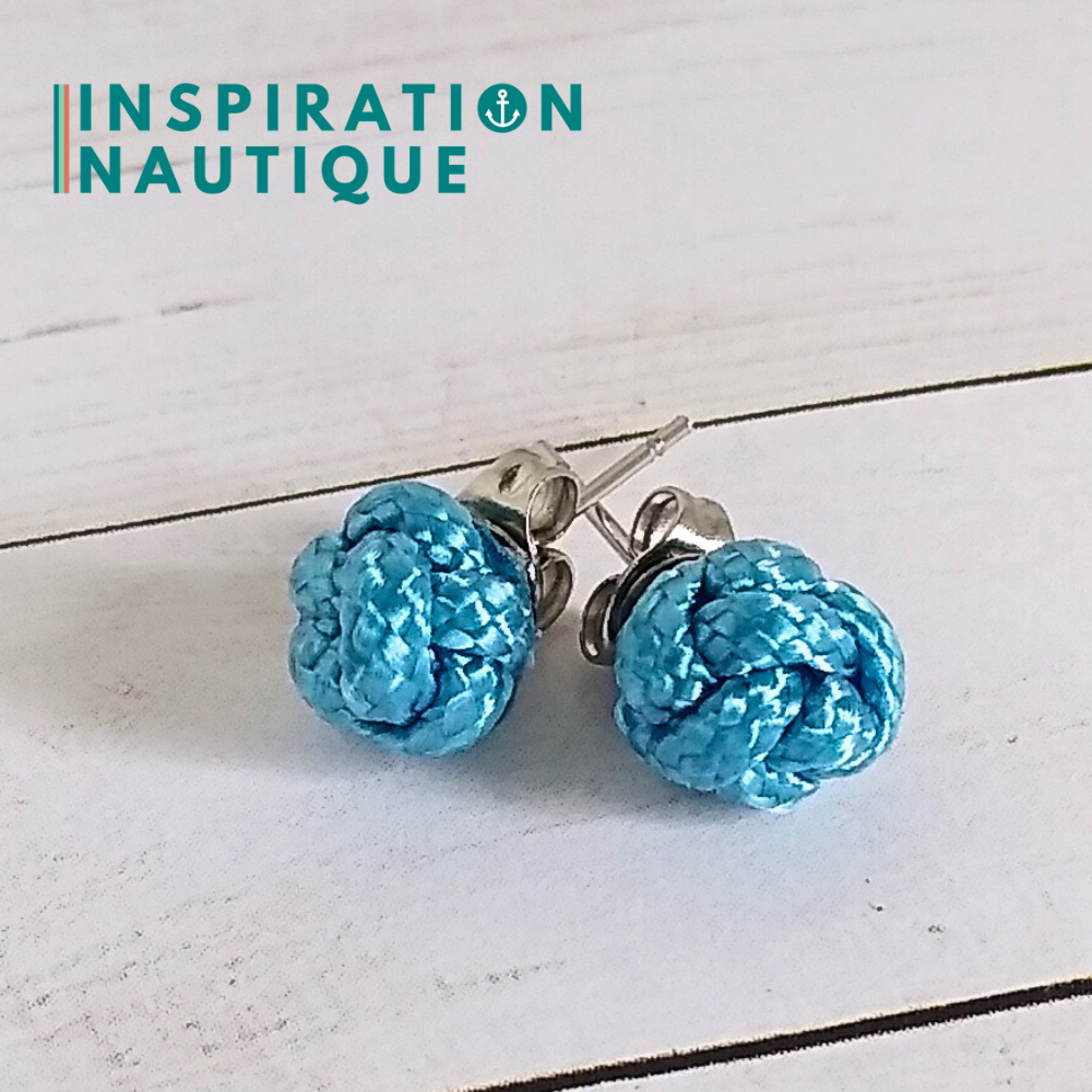 Boucles d'oreilles nautiques, boutons en noeud de sifflet de bosco, Bleu pâle