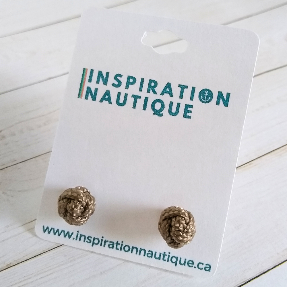 Boucles d'oreilles nautiques, boutons en noeud de sifflet de bosco, Sable