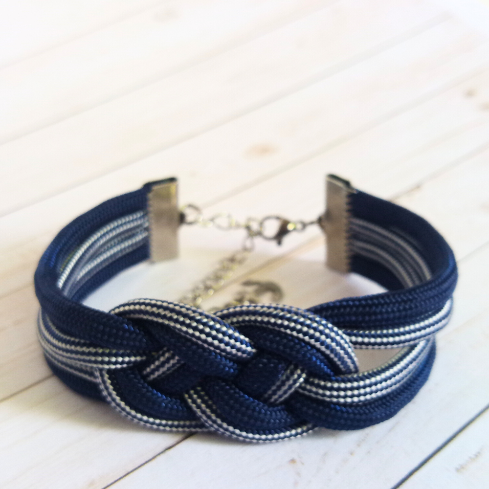Bracelet marin avec noeud de carrick double, marine et blanc ligné, et marine, Medium