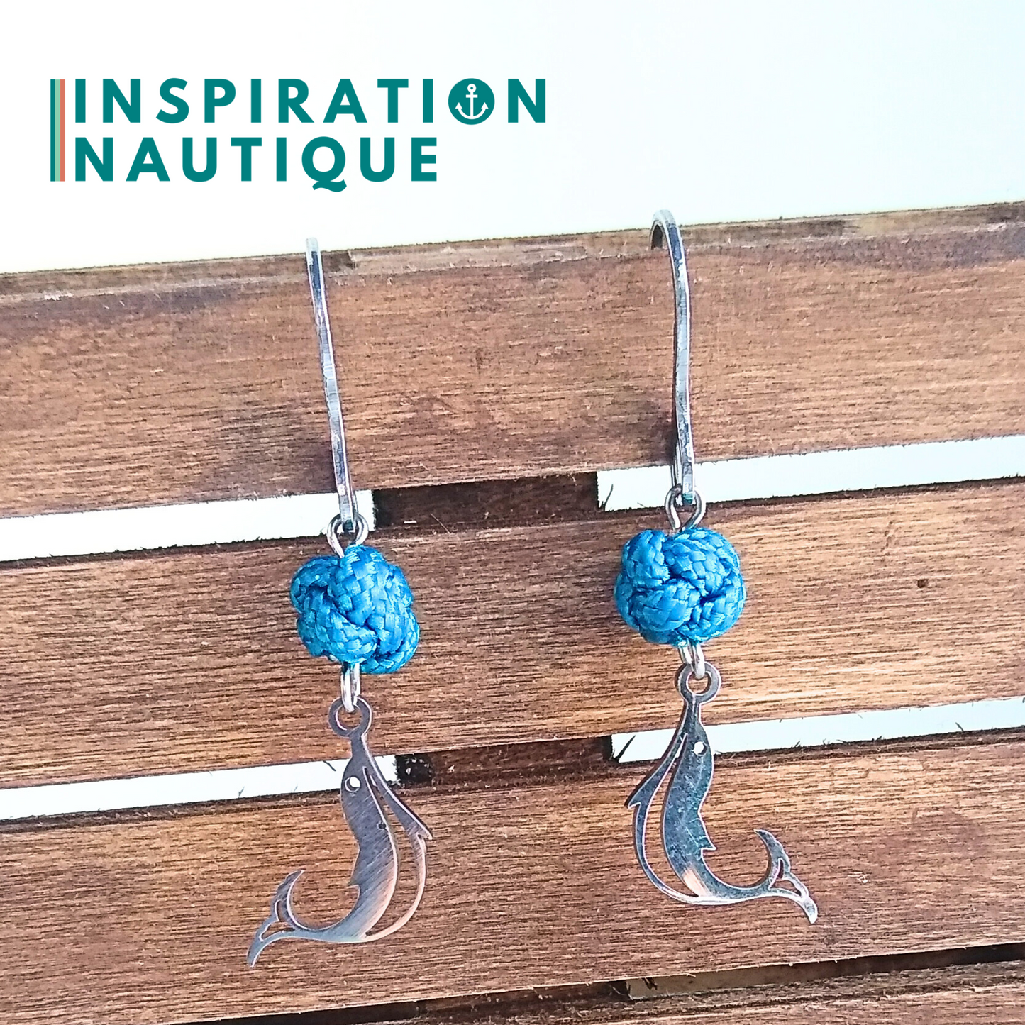Boucles d'oreilles avec bille en corde et dauphin en acier inoxydable, Bleu Caraïbes