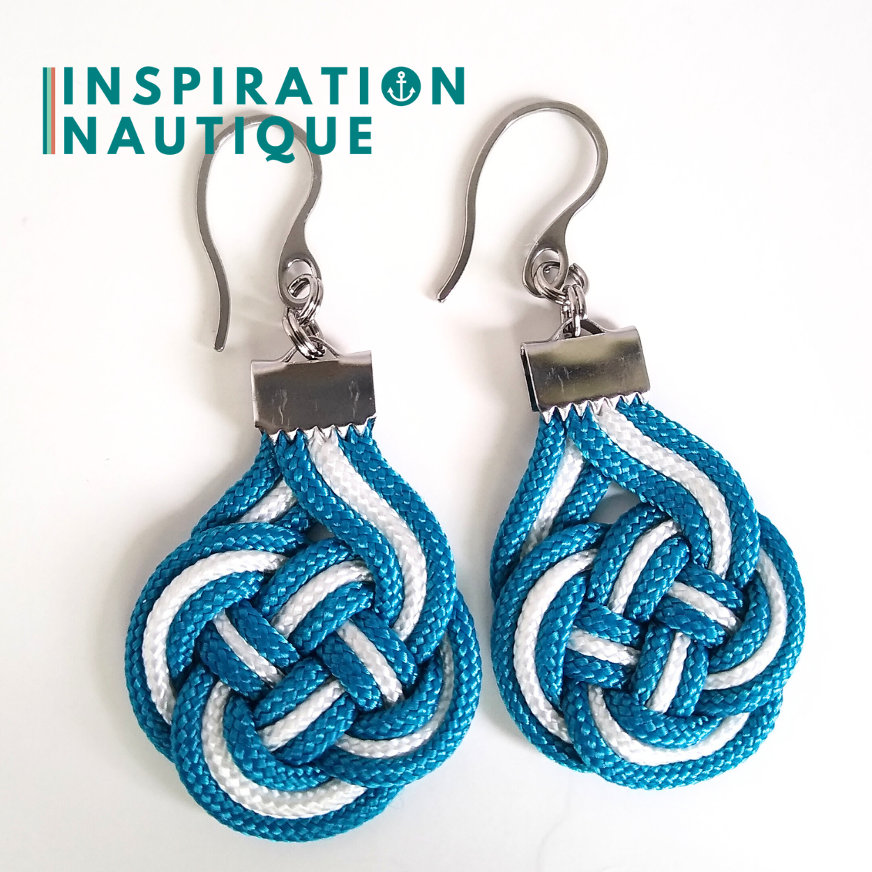 Boucles d'oreilles Double Coin Knot, Bleu Caraïbes et blanc