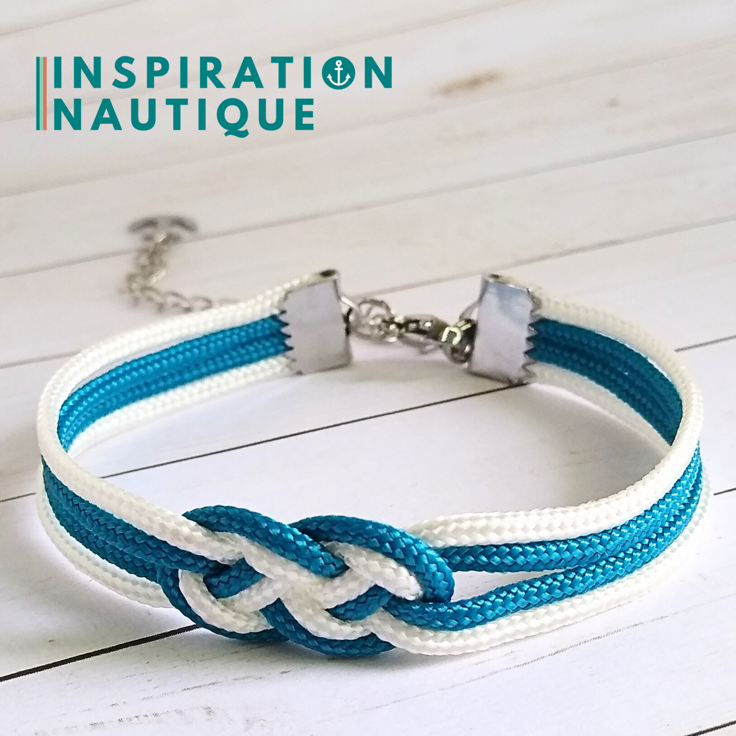 Bracelet marin avec mini noeud de carrick double, en petite paracorde et acier inoxydable, Bleu Caraïbes et blanc, Medium