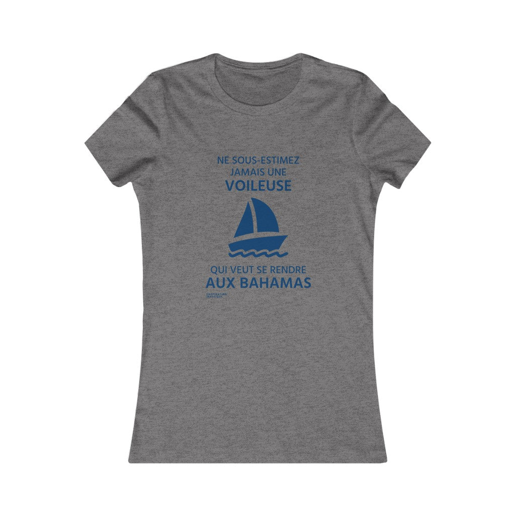 T-shirt femme : Ne sous-estimez jamais une voileuse qui veut se rendre aux Bahamas - Visuel marine