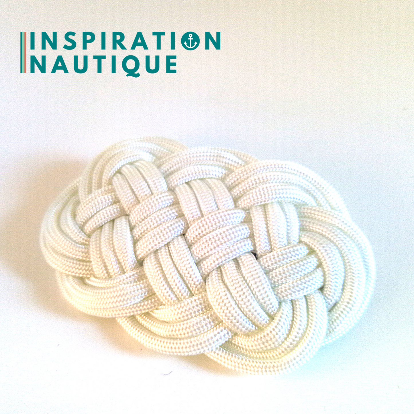 Barrette au style marin composée d'une baderne en paracorde, Blanche