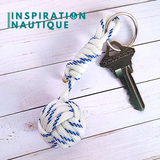 Porte-clé en noeud poing de singe, Blanc avec traceur bleu