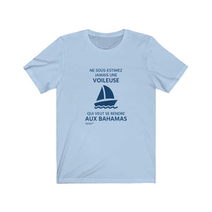 T-shirt unisexe : Ne sous-estimez jamais une voileuse qui veut se rendre aux Bahamas - Visuel marine
